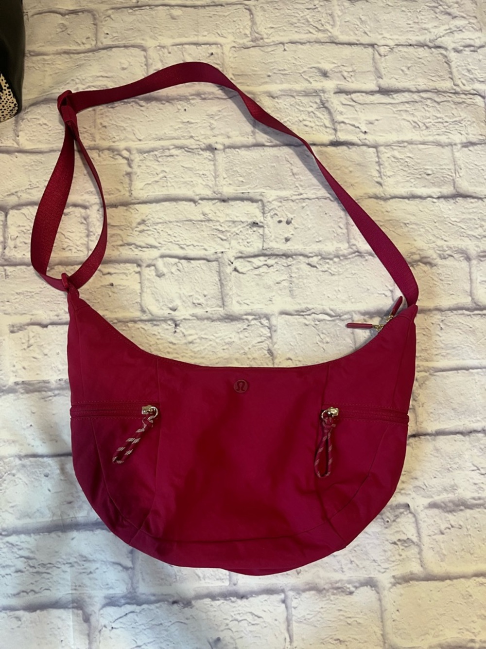 lululemon slouchy sling bag 6L magenta pink